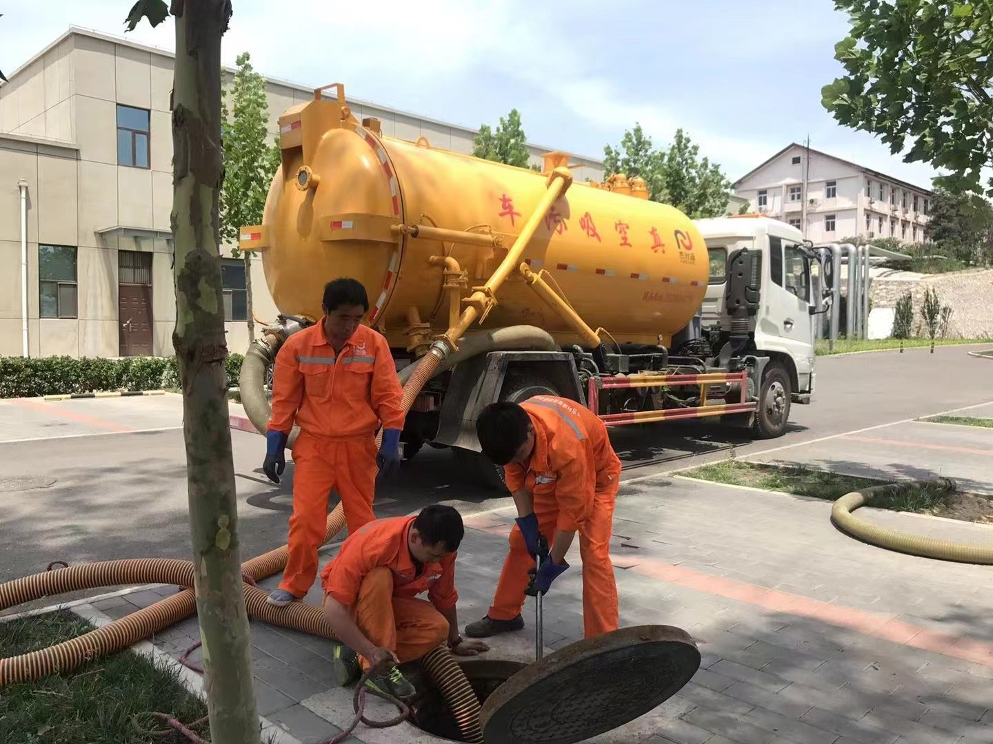 凤城化粪池清理与5-8吨吸粪车施工效率分析